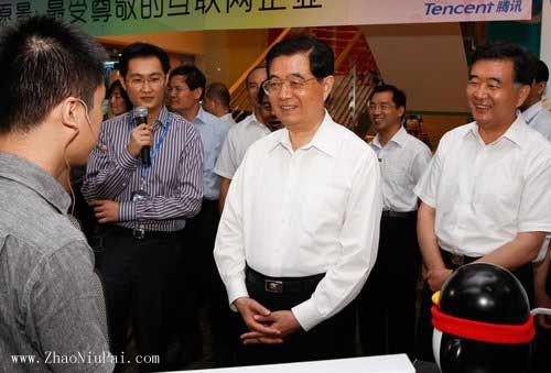 胡锦涛考察腾讯公司获赠QQ号