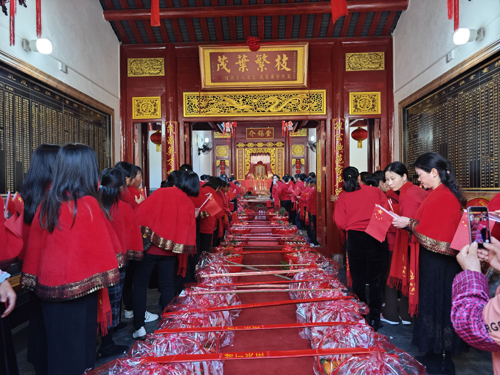 竹园围女姑齐聚介锡堂.jpg