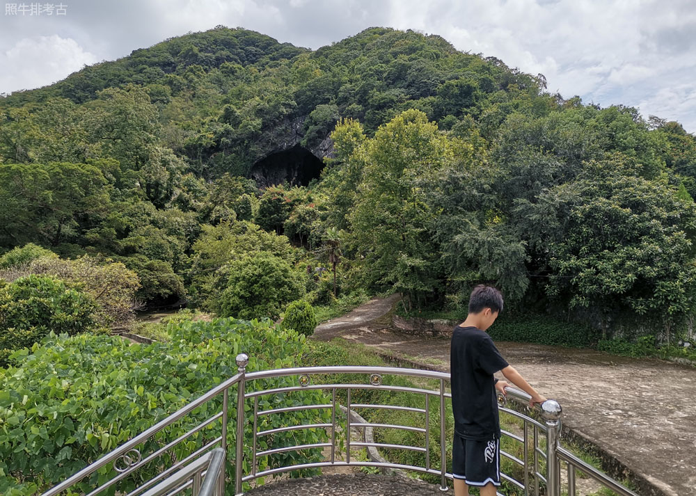 远观圣迹苍岩洞口.jpg
