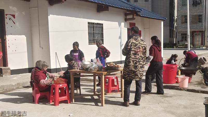 上坪下街背惠迪公后裔给夷友大伯公做生日 下街背给夷友大伯公做生日.jpg