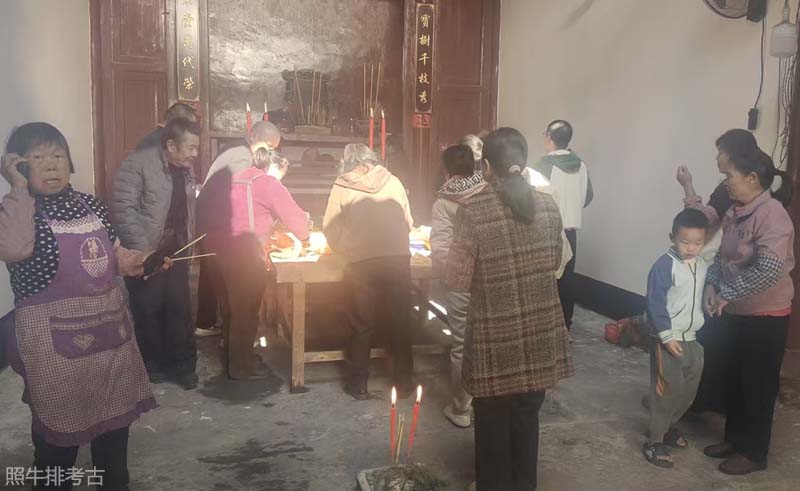 虔诚祭拜夷友大伯公 虔诚祭拜夷友大伯公.jpg